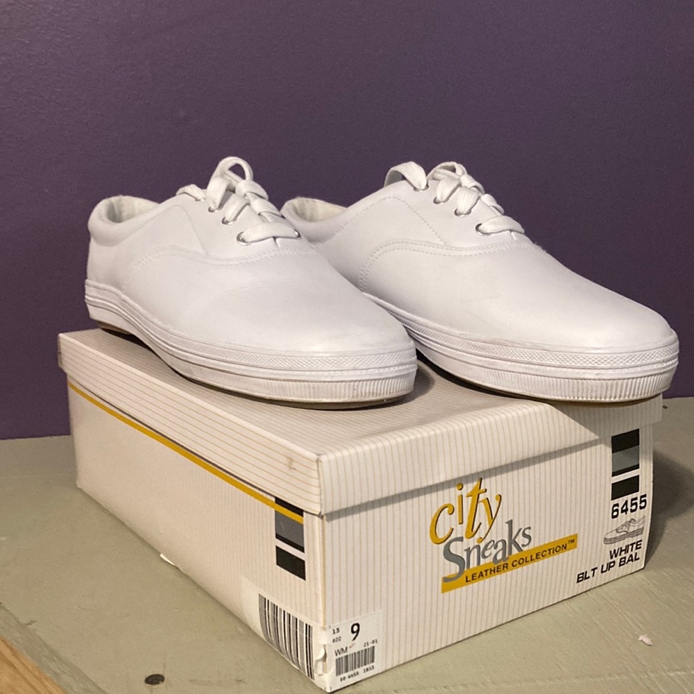 City sneaks leather size 9